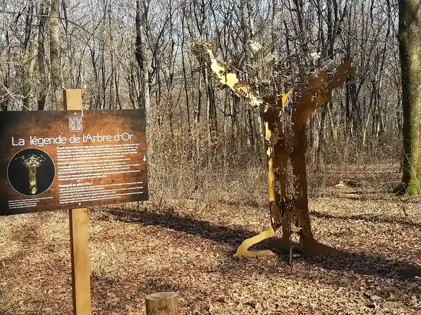 Création arborescente dorée en laiton et acier brossé