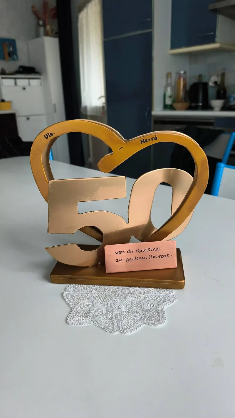 Œuvre symbolique en acier forgé et cuivre patiné, cœur stylisé