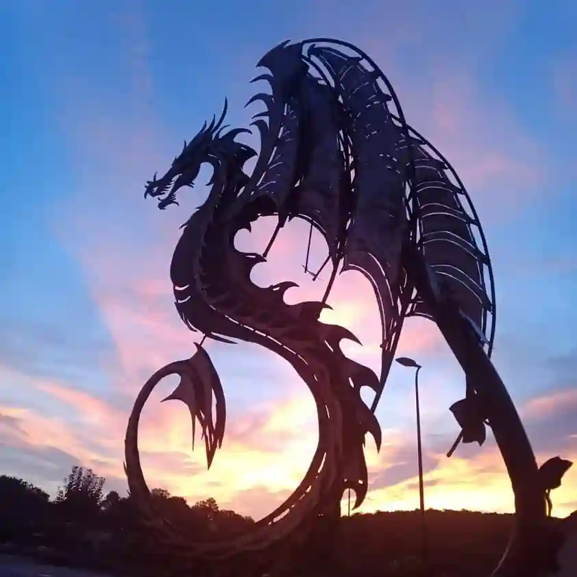 La Vouivre, création mythologique en acier forgé — pièce artisanale